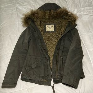 abercrombie & fitch military green jacket for women size M